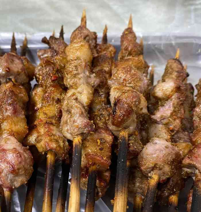 阿龙烤串-"在网上看到的.好多人推荐的店.看着离家不.