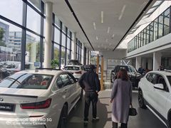 -上海宝信宝马4S店