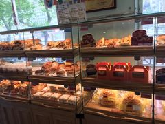 面包甜点陈列柜-新侨三宝乐面包店(崇文门店)