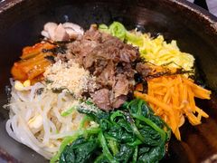 缤纷蔬菜牛肉粒石锅拌饭-木槿花韩式炭烤·熟成肉工坊(孙文东路店)