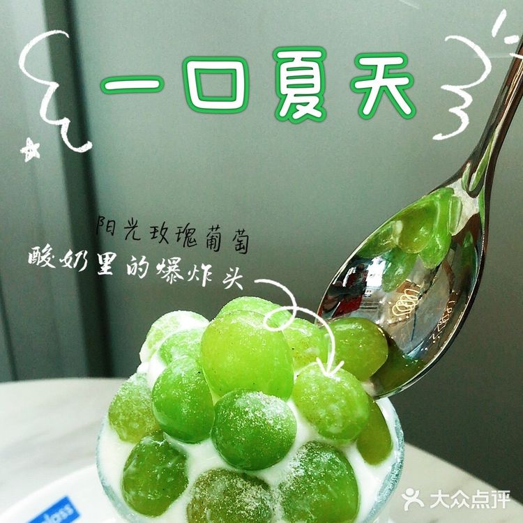 INS下午茶推荐🧜‍♀️在蓝色泳池旁喝小蓝杯酸奶