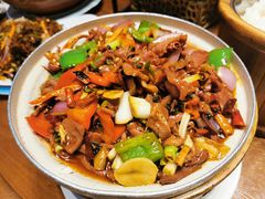 -老滇山寨•云南特色菜•地方菜•民族风情歌舞表演(金碧店)