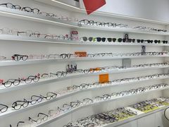 -美式眼镜·授权蔡司.依视路.尼康.豪雅.明月(南翔印象城店)