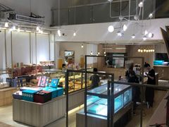 面包甜点陈列柜-顶东面包花园·生日蛋糕(世博店)