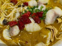 -渝是乎酸菜鱼(龙旗购物中心店)