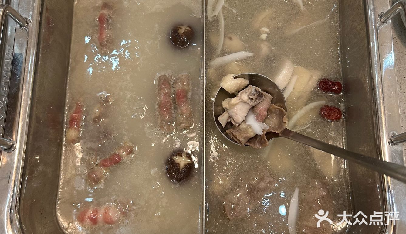 佳肴菜名：椰子鸡，真的超级好吃，椰子水煮出来的鸡肉很甜