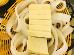 -洞庭洲·防空洞火锅·烧烤·铜锅涮肉(新百广场店)