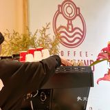 坐标襄阳南路看到门头会想进来坐一下Surround咖啡店