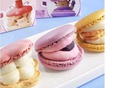 撞色玫瑰鹿卡龙-瑞幸咖啡(世纪联华江湾店)