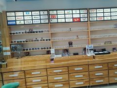 -豪门视光·星趣控·蔡司依视路眼镜代理商(中央大街店)