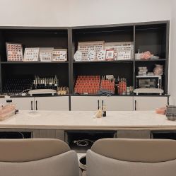 -猫小姐美发美甲造型店