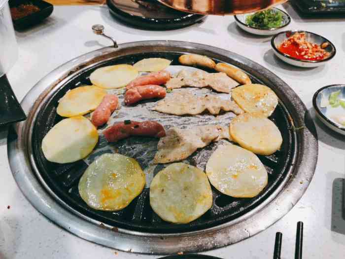 韩炉村韩式炭火烤肉(大学城店)-"学校门口新开的韩式烤肉,位于蜜雪