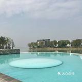 实现自我成长。在这片大面积的临水土地上
