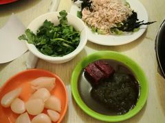 -洞庭洲·防空洞火锅·烧烤·铜锅涮肉(新百广场店)