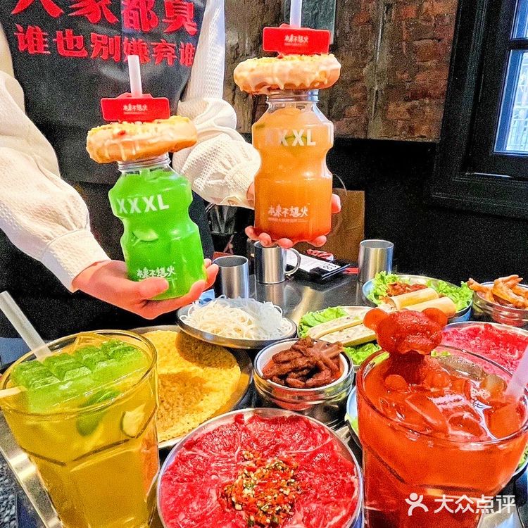 这家文艺螺蛳粉火锅店，闻着滂臭吃着真香！