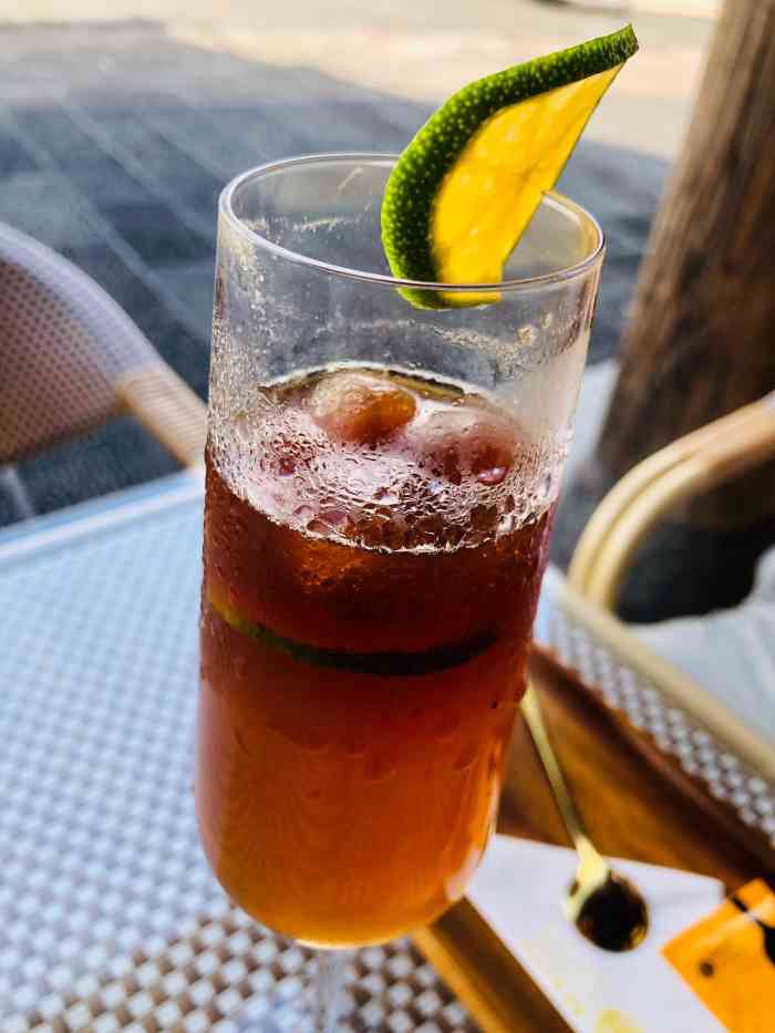 比顿咖啡(和顺古镇店)-"[薄荷]环境:美是真的很美的,特别美丽.