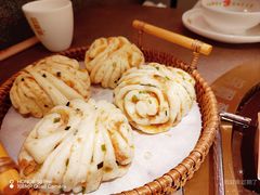 -锅飘飘·东北铁锅炖(雨花客厅店)