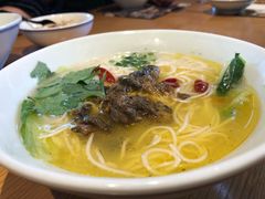 乌鸡米线-村外有星光小食铺(长嘉汇店)