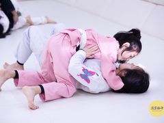 -菠萝格斗巴西柔术训练馆