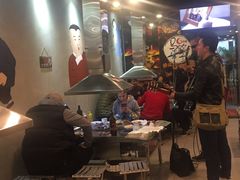 等位区-马路牙子烧烤音乐酒馆(望京店)