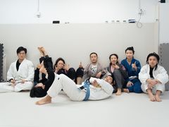 -菠萝格斗巴西柔术训练馆