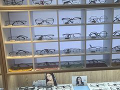 -天空之镜眼镜店蔡司依视路配镜授权零售店(望京颐堤港店)