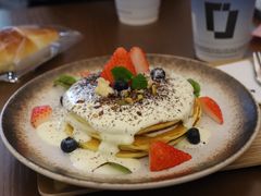 草莓巴菲奶油热香饼-LOTTA COFFEE(安居博文苑店)