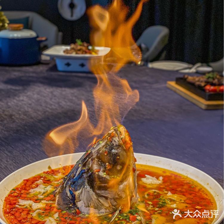 新派融合川菜，以味道为根本，以匠造为灵魂。