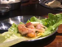 等拌饭上来一起包着吃-·缸桶屋·韩式牛肋条自助烤肉(西湖D11店)