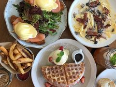 -ROAST coffee & eatery