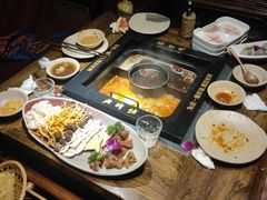 -老牌坊云南鱼豆花火锅(哈西万达店)