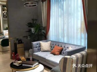 造型简洁明朗 辅料五彩缤纷