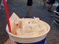 暴风雪-DQ·蛋糕·冰淇淋(大宁国际商业广场店)