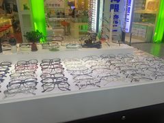 -三叶眼镜城批发市场(上海火车站店)