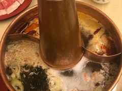 -洞庭洲·防空洞火锅·烧烤·铜锅涮肉(新百广场店)