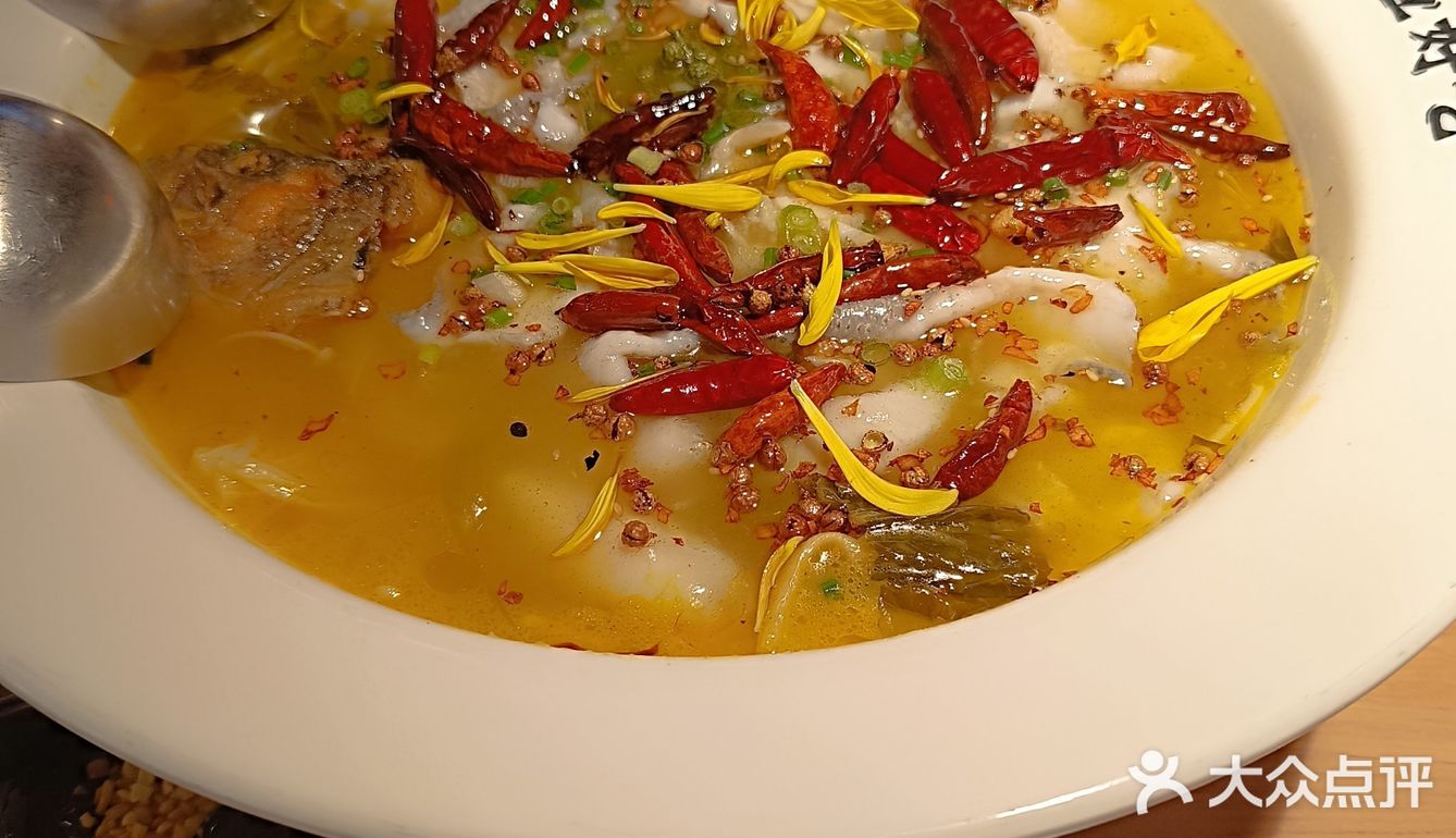 成都中秋这样过｜中秋，一家人来吃太二酸菜鱼