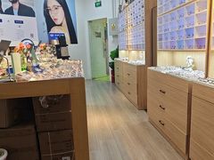 -天空之镜眼镜店蔡司依视路配镜授权零售店(望京颐堤港店)