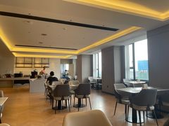 -欢漫酒店(布吉石芽岭地铁站店)