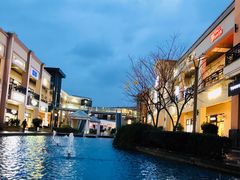 -奥特莱斯停车场