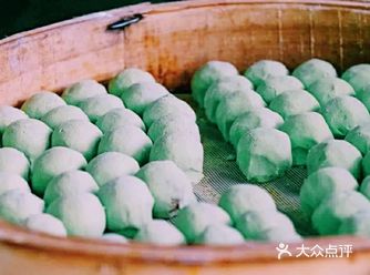 心里总有这样一句话：吃一口青团