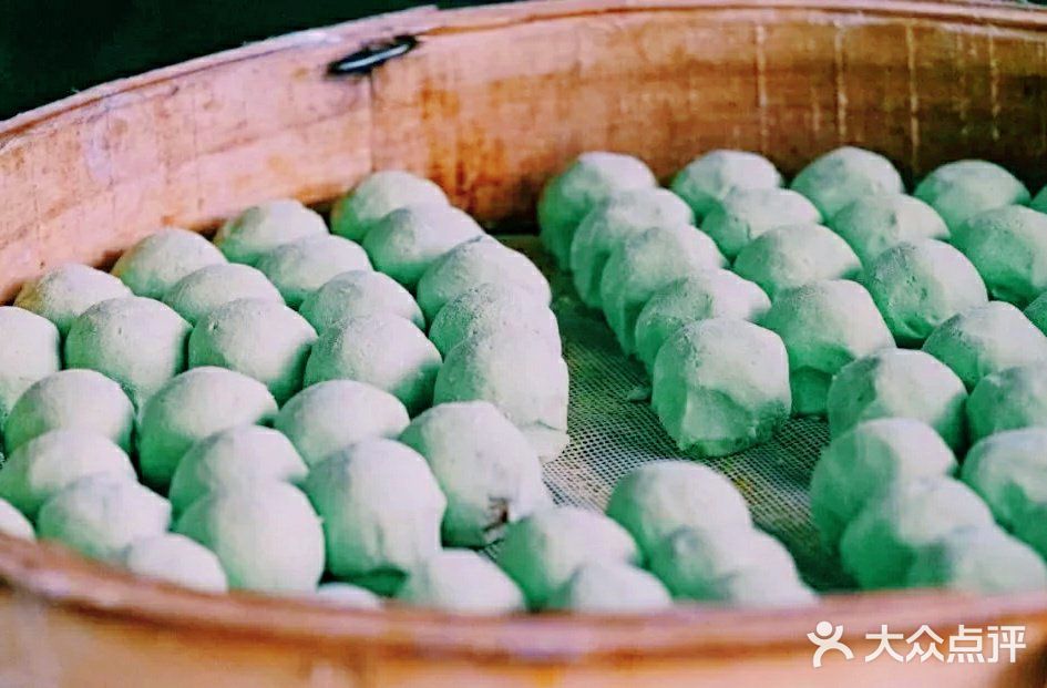 心里总有这样一句话：吃一口青团