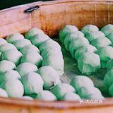 心里总有这样一句话：吃一口青团