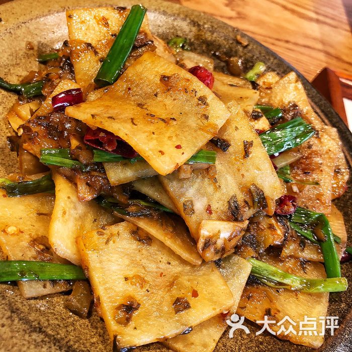 酸菜炒太安洋芋片                 此木家           伊恩