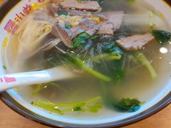 牛肉粉丝汤-小姜锅贴(凤凰街店)