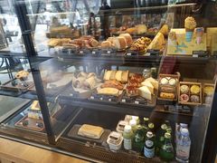 面包甜点陈列柜-星巴克(南昌恒茂梦时代广场店)