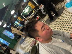 -海文先生国潮烫染男士理发馆