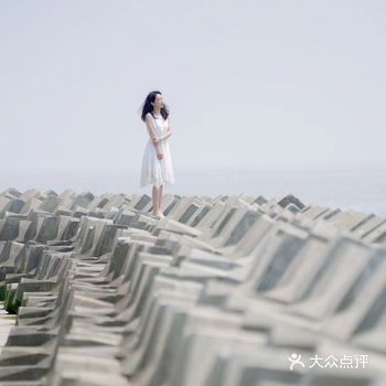 这次跑的远啊,摄影师说上海也有海边,那就一起去了碧海