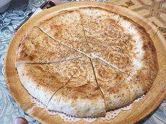 馕坑芝麻馕-巴扎美食·新疆菜·西域歌舞表演餐厅(新疆大厦店)