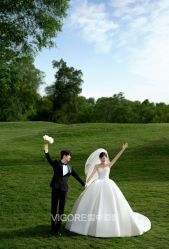 -雪中彩影婚纱摄影·微光艺术中心