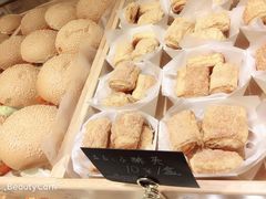 -金色麦甜糕点(面包.蛋糕.华苑店)